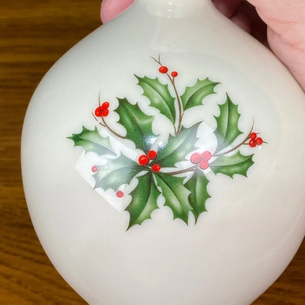 Lenox Vase Ivory Holly Berry Bud Vase Gold Trim‎ Made in USA Christmas Decor